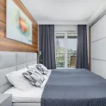Park Mariacka Z Parkingiem By Renters *