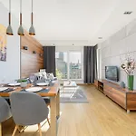 Apartman Park Mariacka Z Parkingiem By Renters