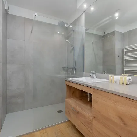 Park Mariacka Z Parkingiem By Renters Appartement *
