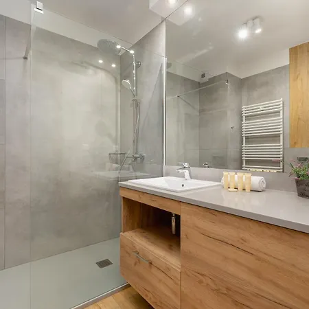 Park Mariacka Z Parkingiem By Renters *