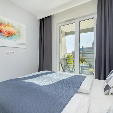 Park Mariacka Z Parkingiem By Renters *