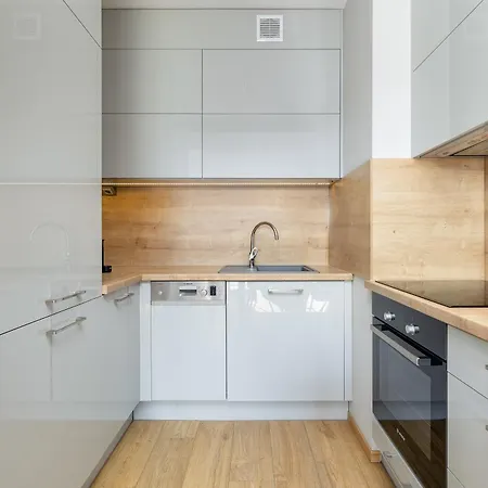 Park Mariacka Z Parkingiem By Renters *