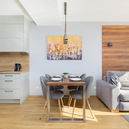 Park Mariacka Z Parkingiem By Renters